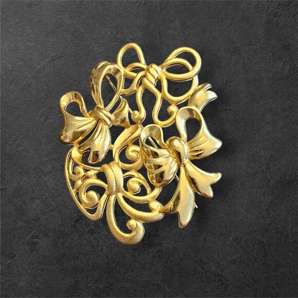 Vintage TARA Large 2-3/8" Ribbons & Bows Brooch Pin - Picture 1 of 7